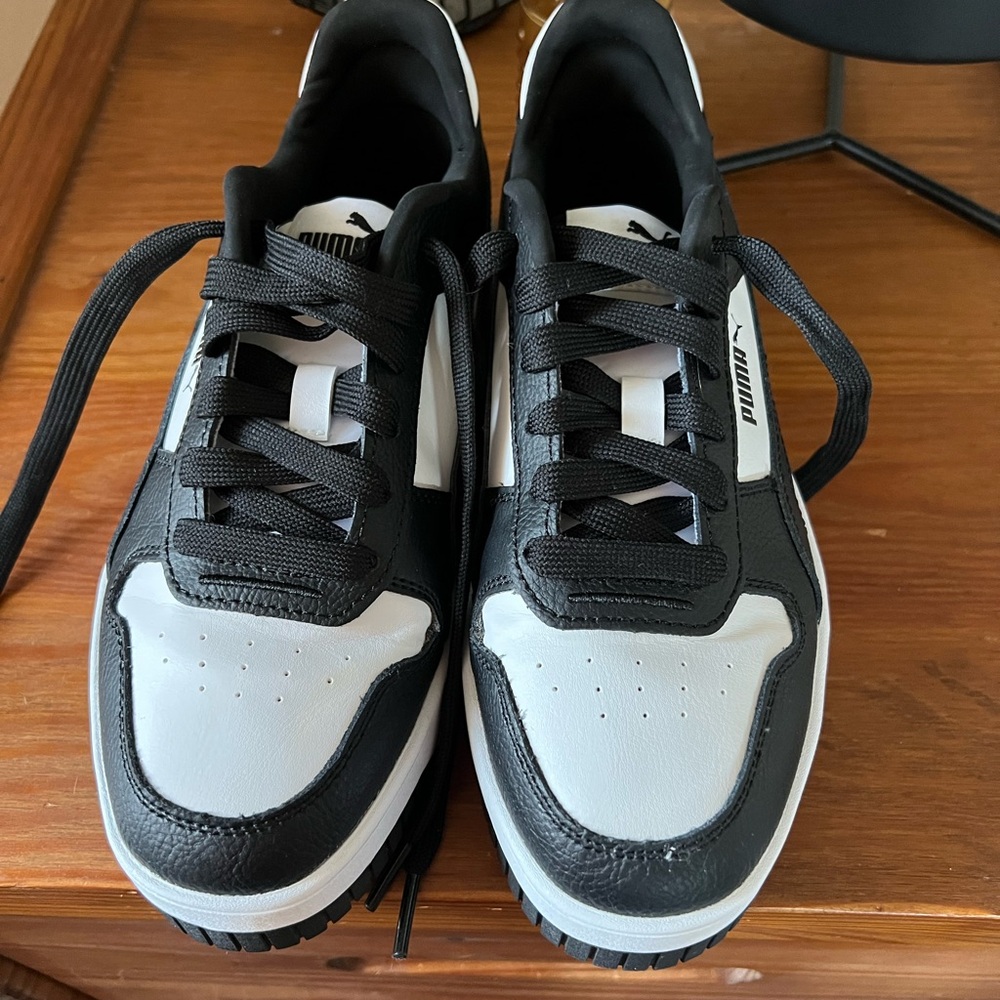 Puma sneaker size 7